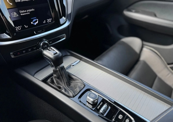 Volvo V60 cena 108900 przebieg: 177000, rok produkcji 2019 z Młynary małe 631